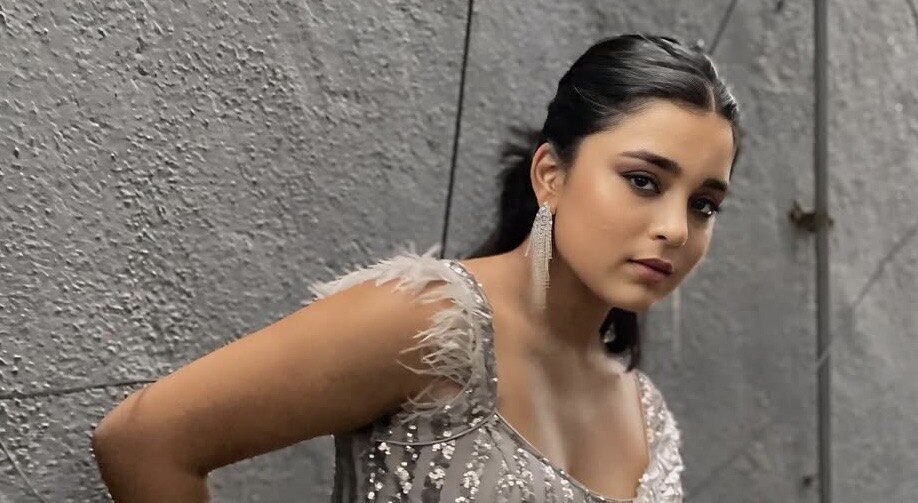 Sumbul Touqeer Wins Hearts With “Aaj Sach Bolungi”