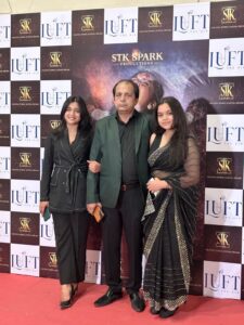 Sumbul Touqeer and Saniya Touqeer singing Aaj Sach Bolungi