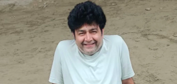 Heital Puniwala celebrating Holi with family