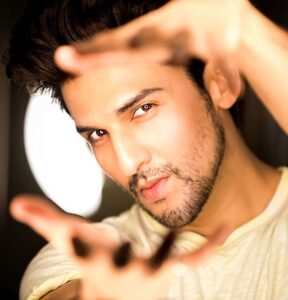 Manish Raisinghani explaining his script preparation method